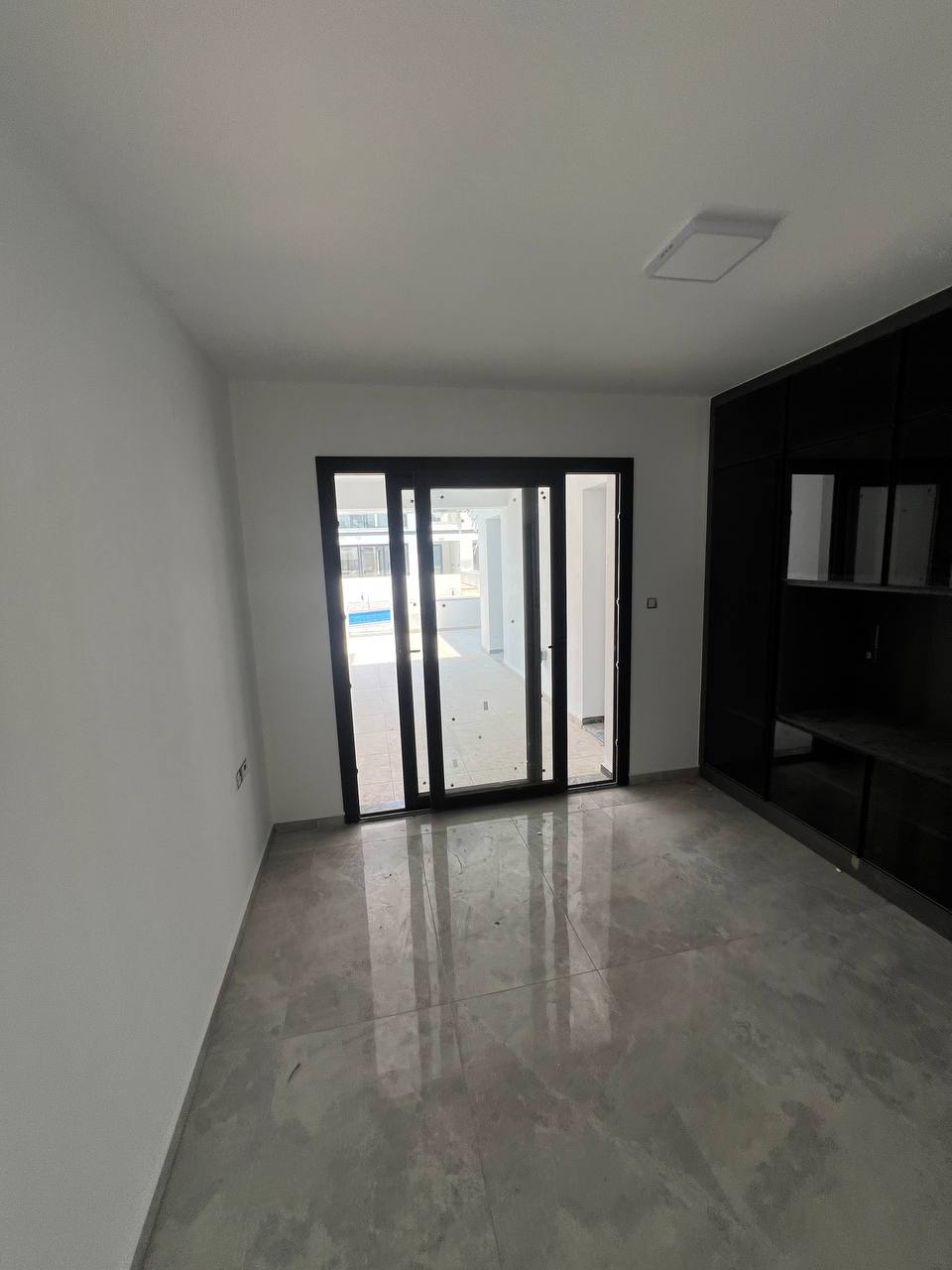 3-bedroom apartment with a front garden in Yenibogazici 