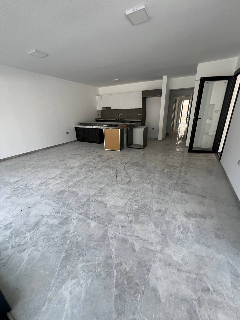 3-bedroom apartment with a front garden in Yenibogazici 