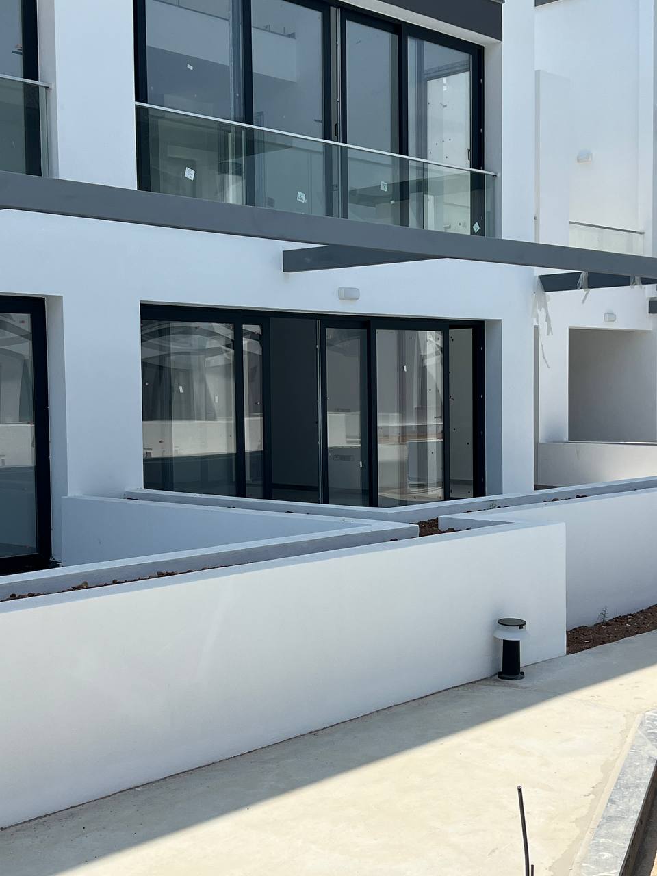 3-bedroom apartment with a front garden in Yenibogazici 