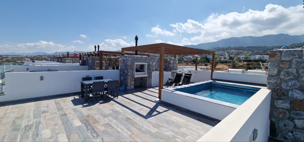Ready-to-move-in 2-bedroom penthouse in Lighthouse, Esentepe.